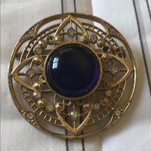 Jewelry - Fashion brooch